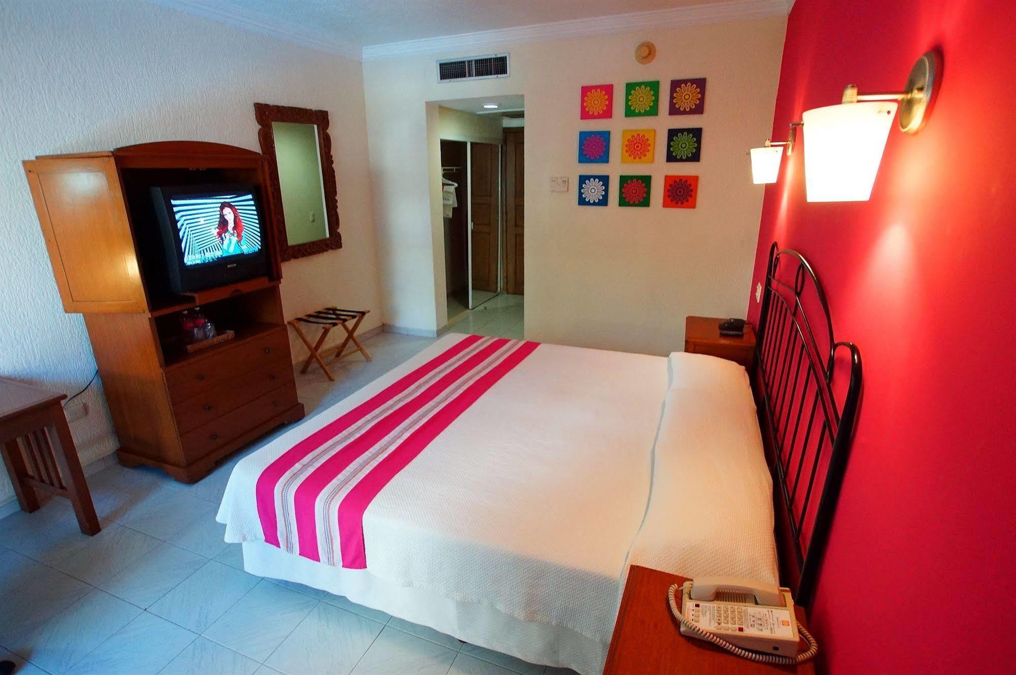 Hotel Margaritas Канкун Экстерьер фото