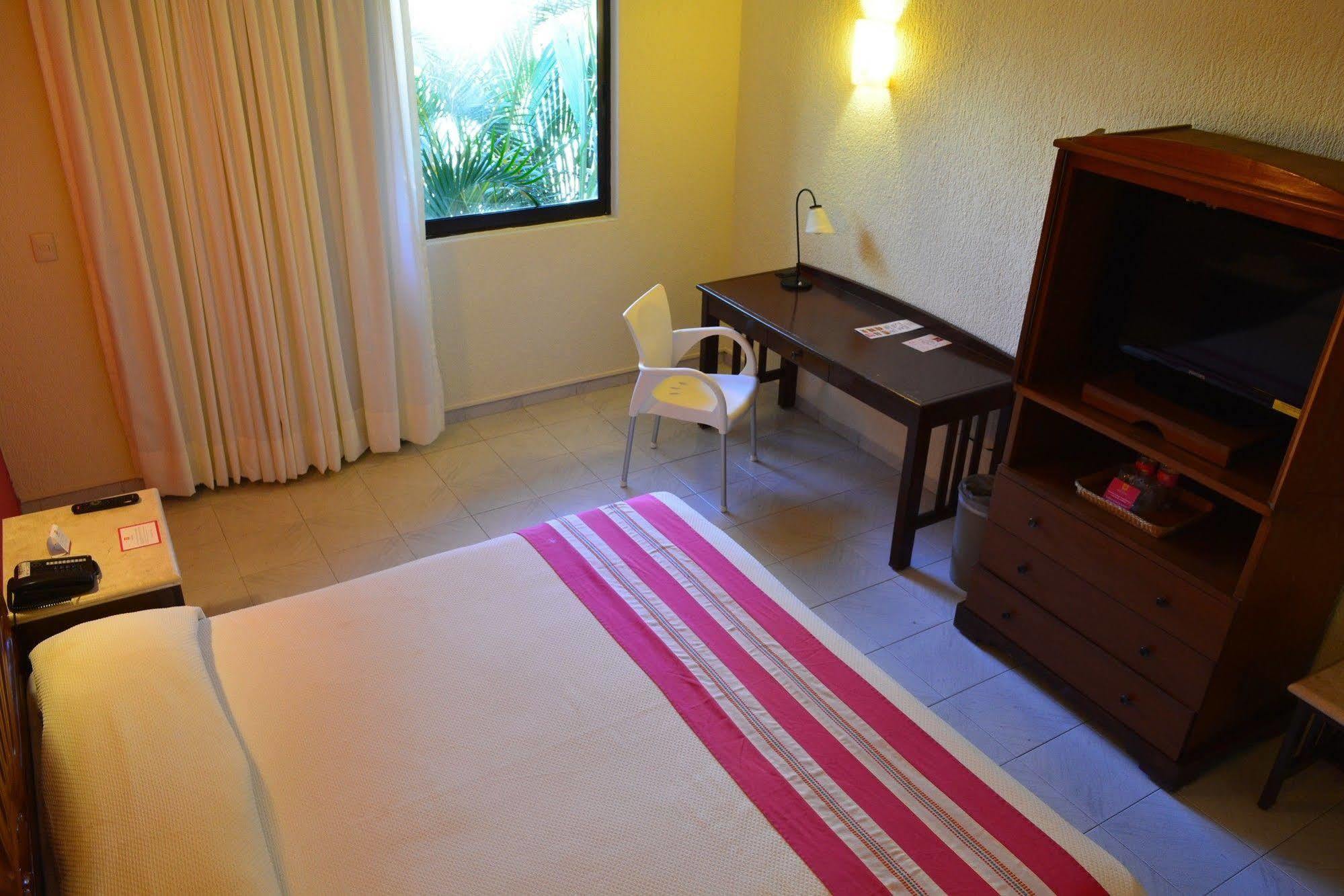 Hotel Margaritas Канкун Экстерьер фото