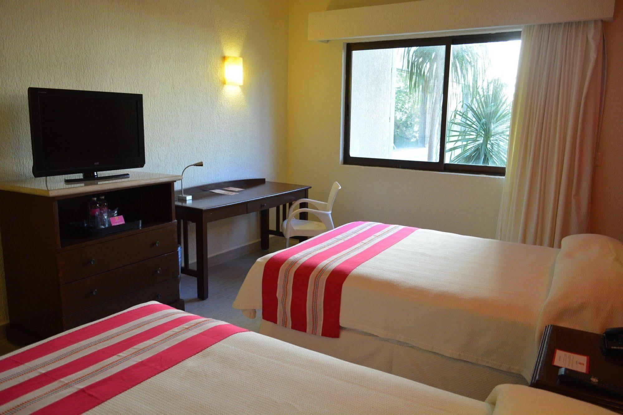 Hotel Margaritas Канкун Экстерьер фото